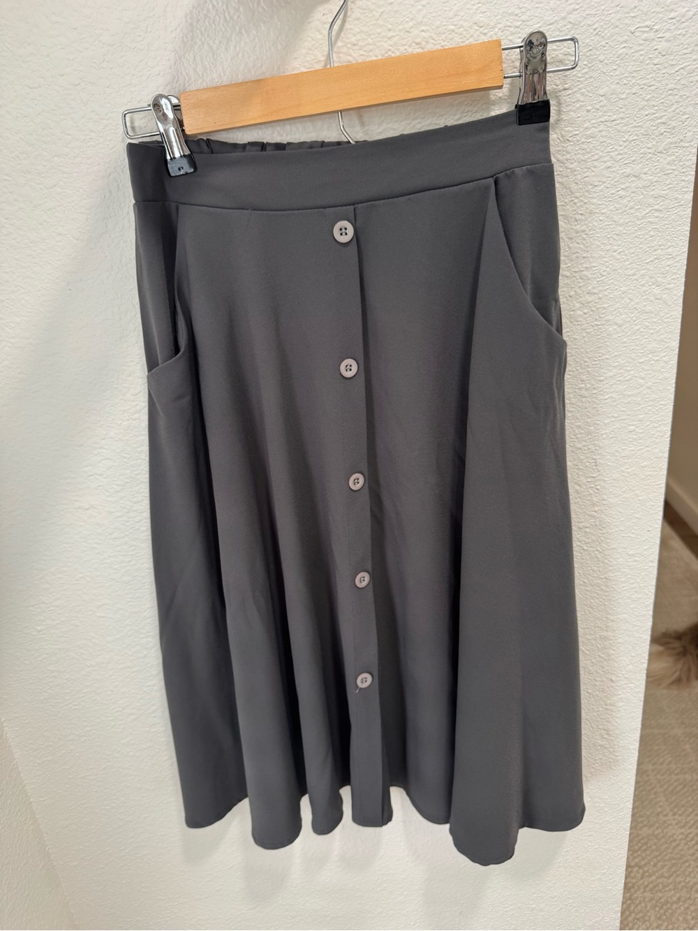 New Women's Boutique Gray Button-Front Skirt